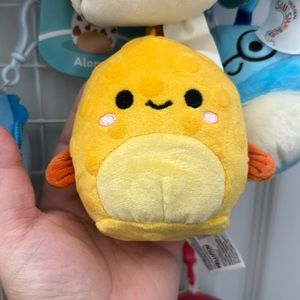 (NWT) Safa the puffer fish squishmallow clip